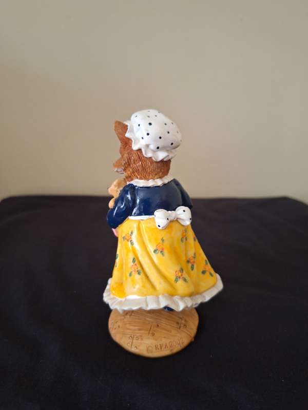 THE TALES OF HONEYSUCKLE HILL BY REGENCY FINE ARTS IN ORIGINAL TIN